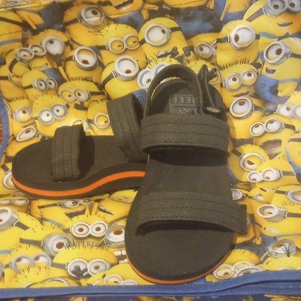 NWOT Reef Youth Sandals!*